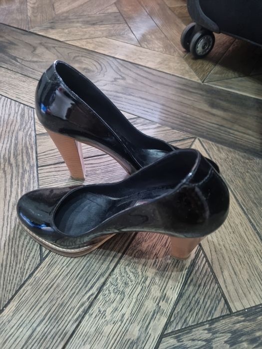 Женские туфли лакированная кожа