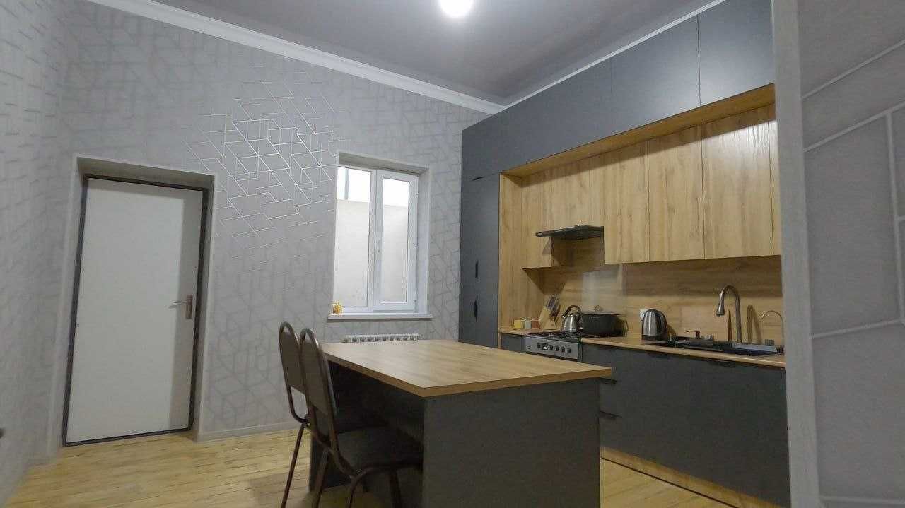 EVROREMONT QILINGAN 2 qavatli 202 m2 xovli uy sotiladi