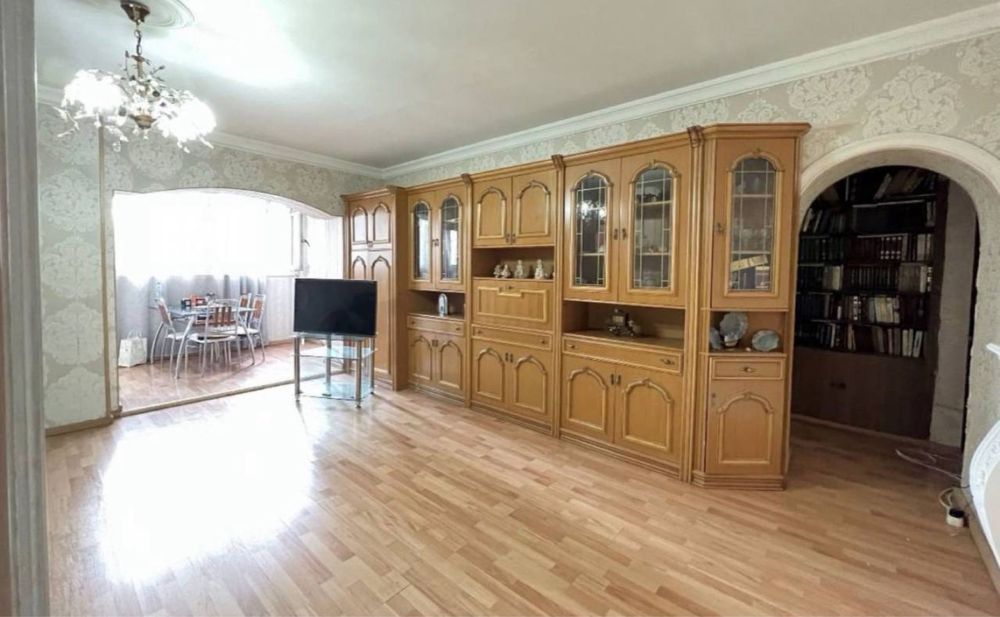 4/2/4 77 серия, Буз, бывшая светлана , Буюк ипак