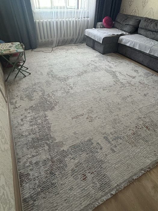 Продам ковер доя гостиной