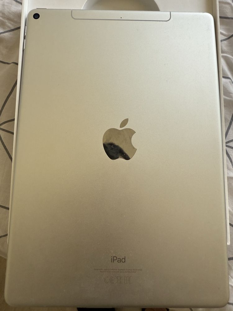 iPad Air Wi-Fi + Cellular