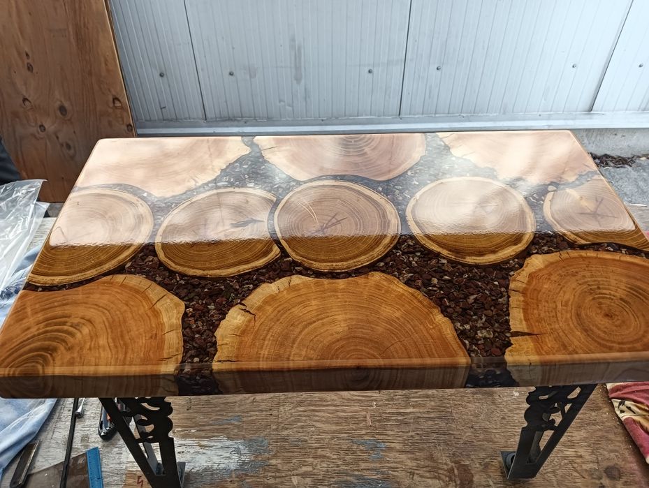 Masă din lemn masiv