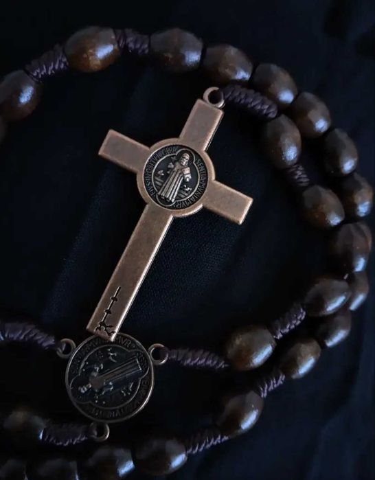 Rozariu din lemn, Sfântul Benedict, medalion si crucea din metal
