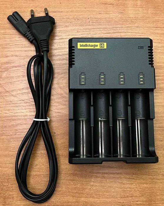 NITECORE intellicharger i4. Заряжает АА, ААА, 18650