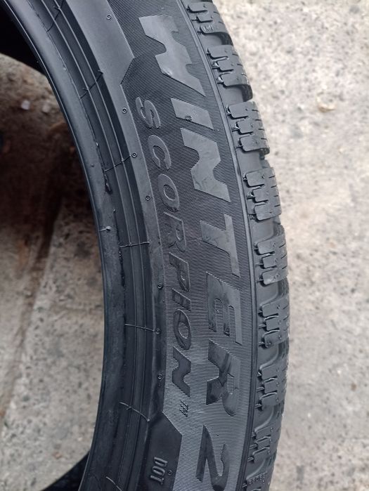 O anvelopa de iarna ca si noua Pirelli 285/40 R23 dot 4824