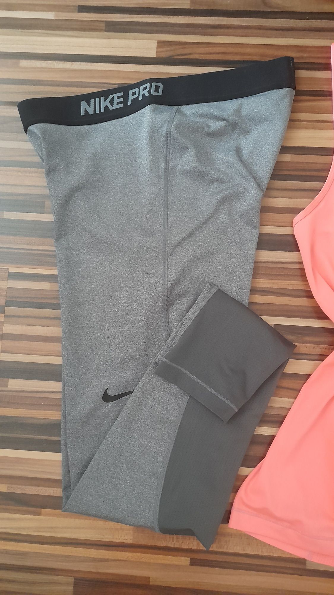 (M/S) Nike Pro клинове и топ