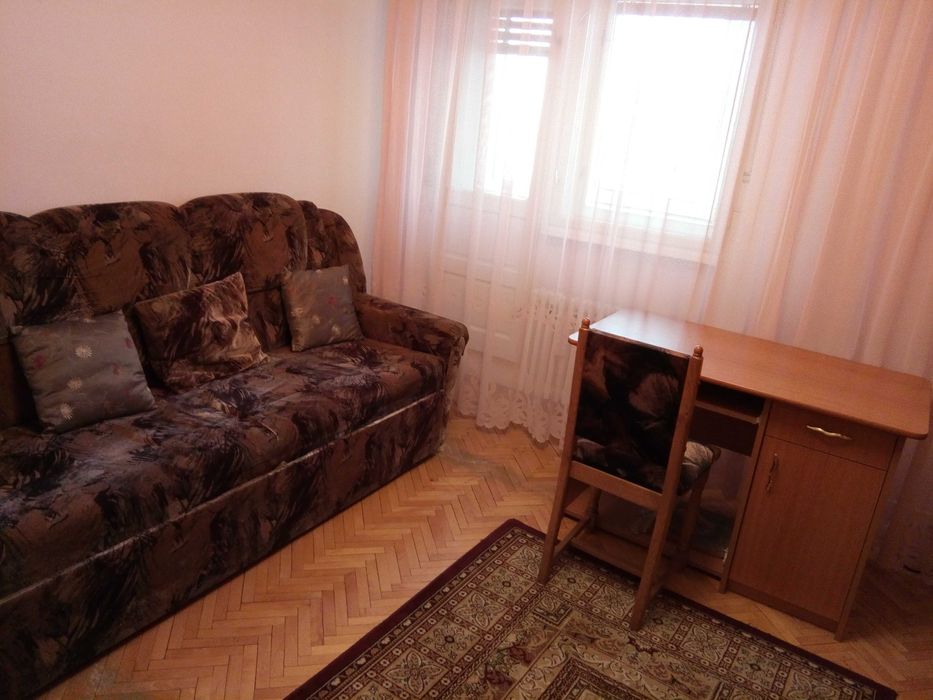 Inchiriez apartament 3 camere mobilat si utilat zona Decebal-Scala