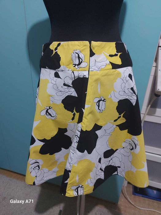 Fusta dama deosebita mas. M/nuante de galben/negru si alb