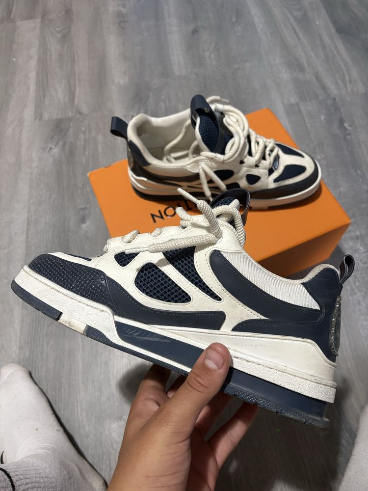 Lv skate blue and white