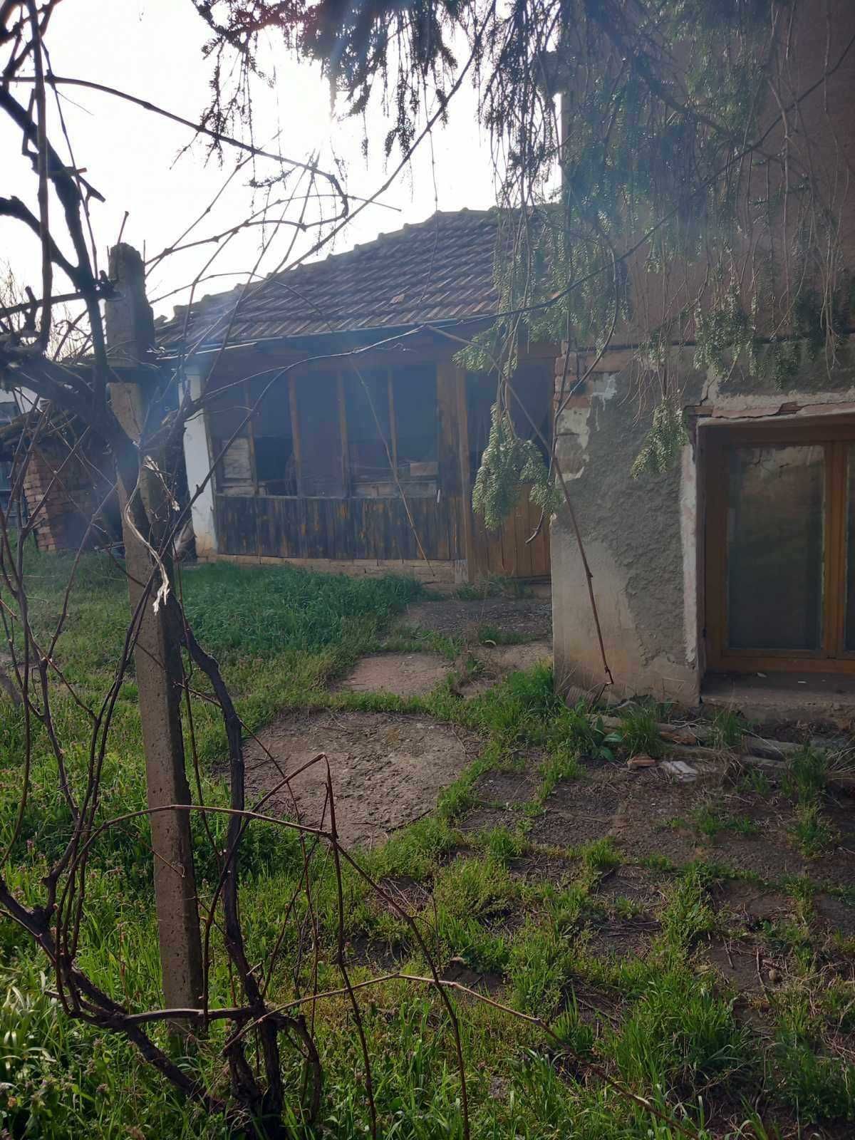 Къща с двор в село Михалци