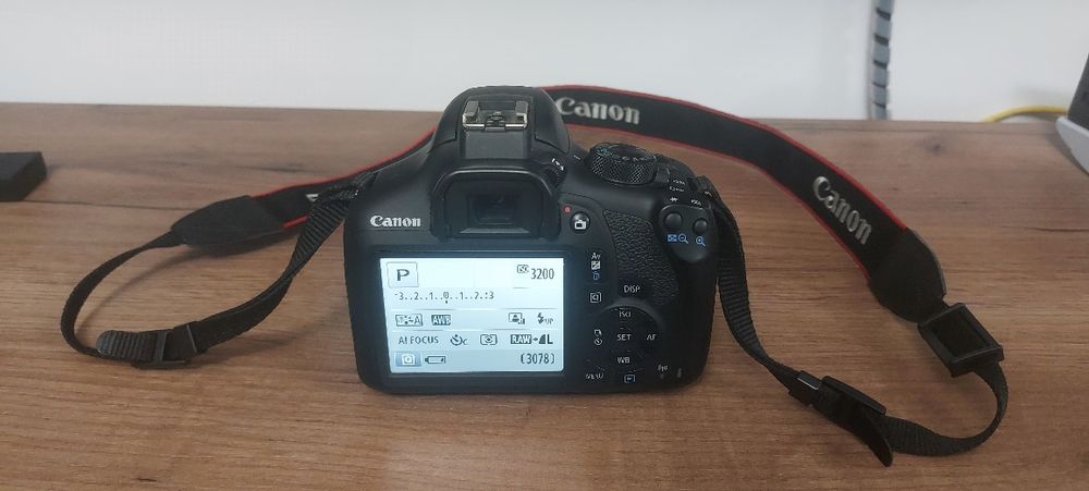 Aparat foto DSLR Canon EOS 1300D BK,18.0 MP + Accesorii