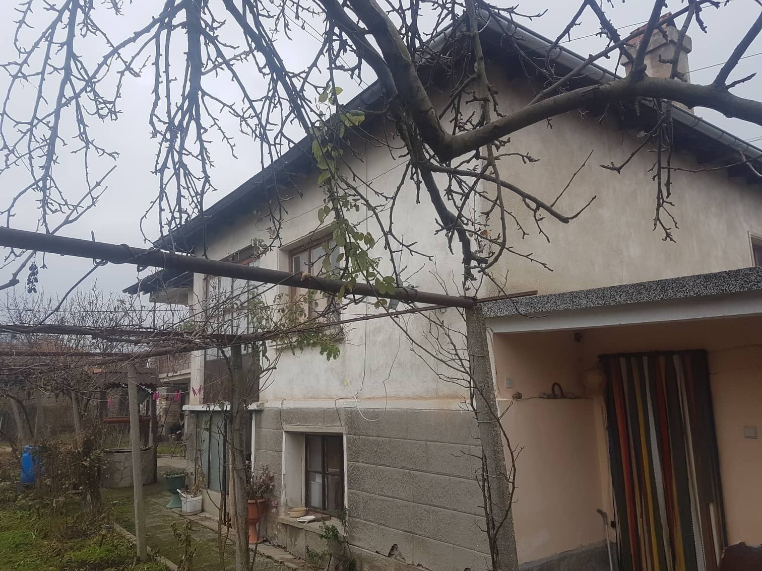 Продажба на къща в с .Леново