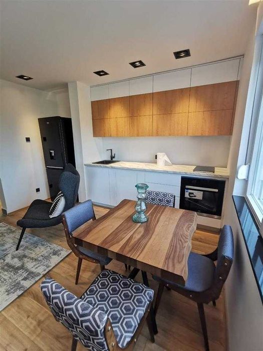 Дава се под наем Двустаен апартамент в Бургас, Център - 65 кв.м за 255 € - Снимка #1