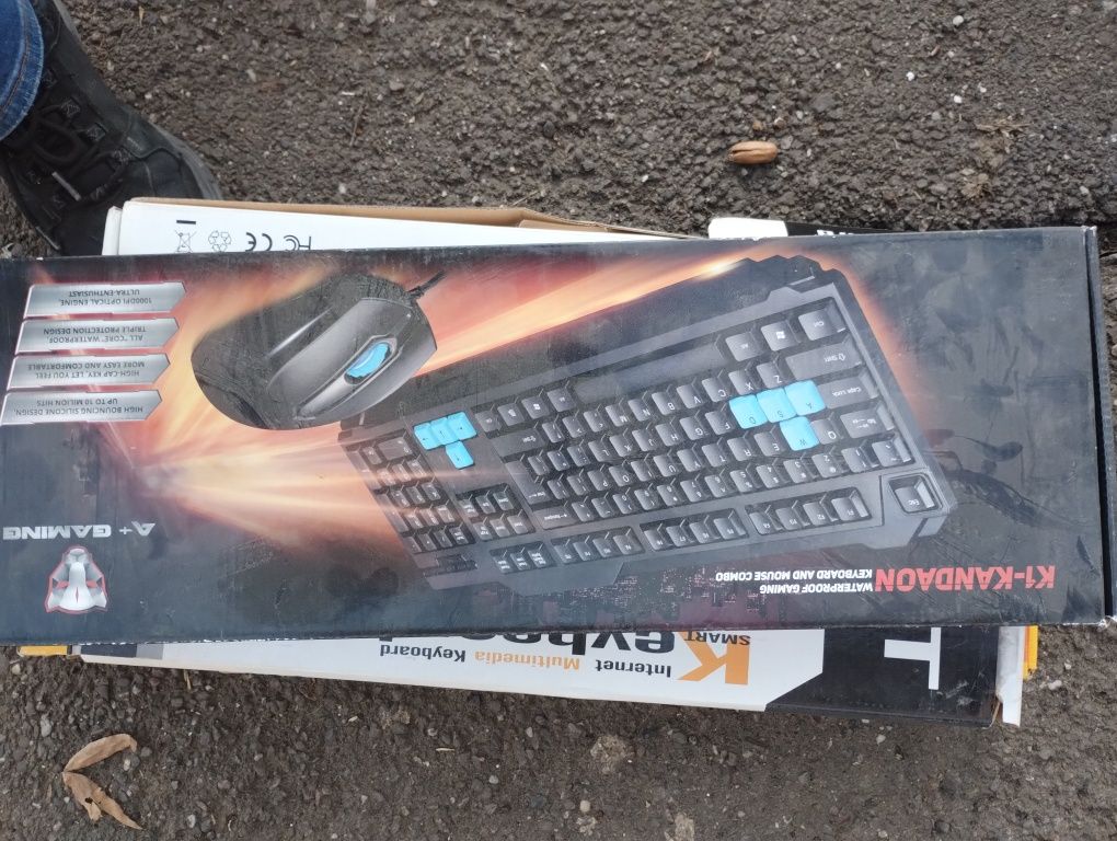 Tastaturi noi cu mouse, scaner