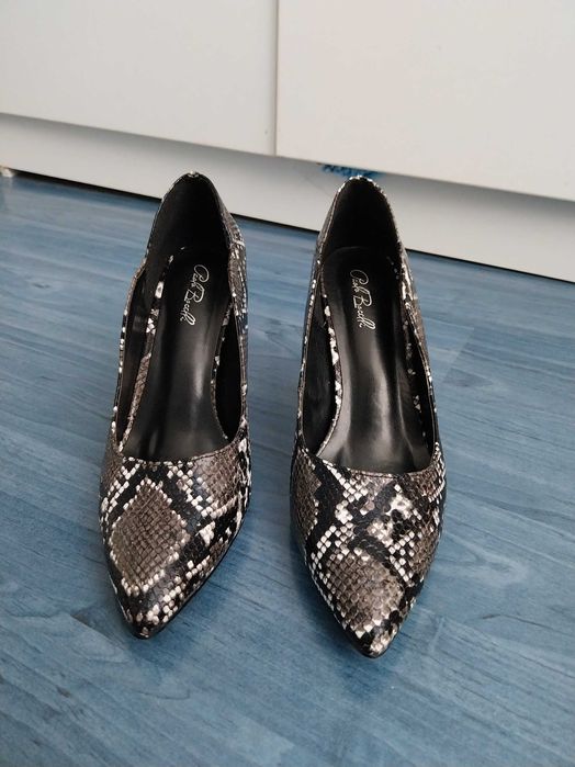 Официални обувки на ток