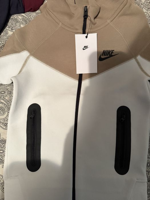 Чисто нов детски суитшърт Nike tech fleece размер “S”