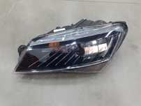 Far stanga Bi-Xenon Adaptiv Led Skoda Superb