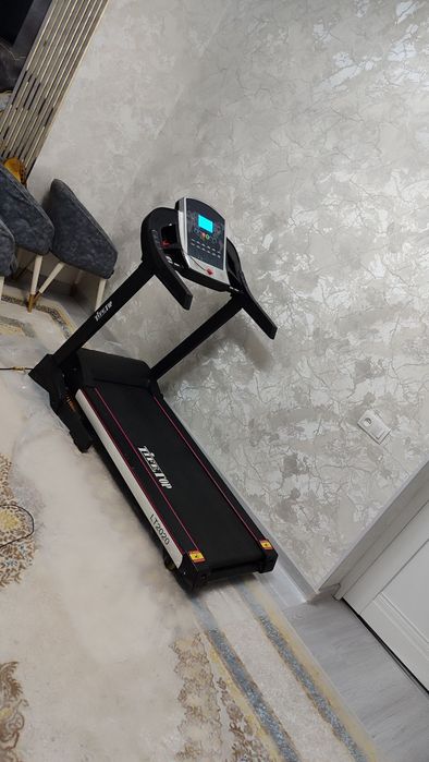 Продается двух моторная беговая дорожка Life Top LT 2020.