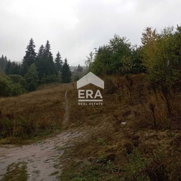ЕРА Фаворит продава ексклузивно голям парцел в рамките на урбанизирана