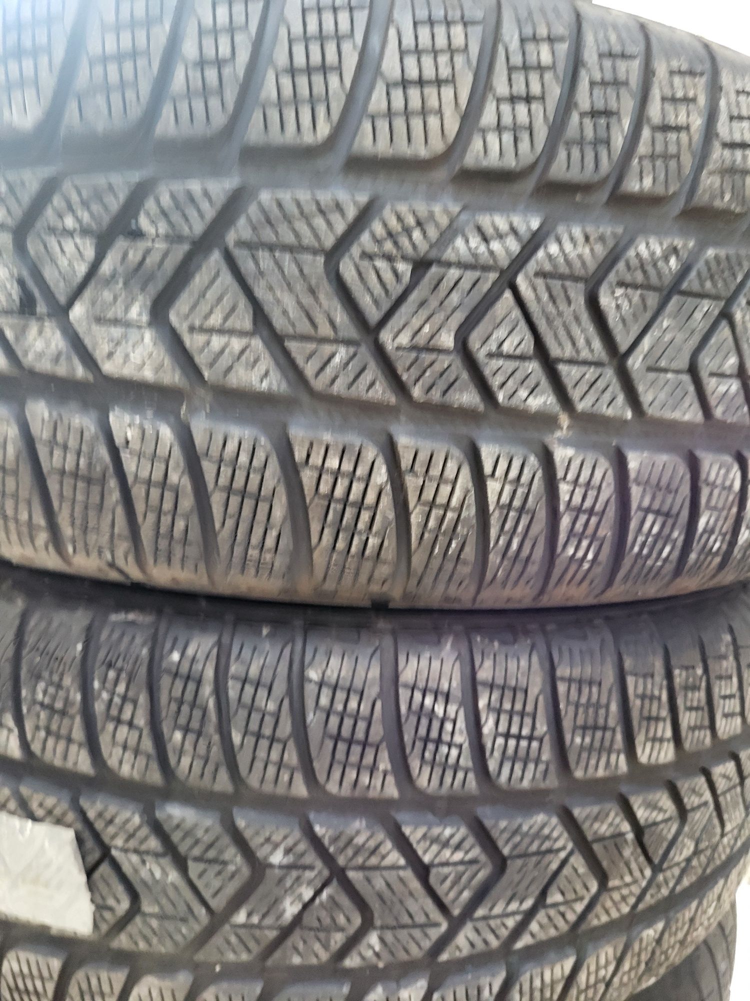 4 бр зимни 235/60/18  Pirelli зимни гуми