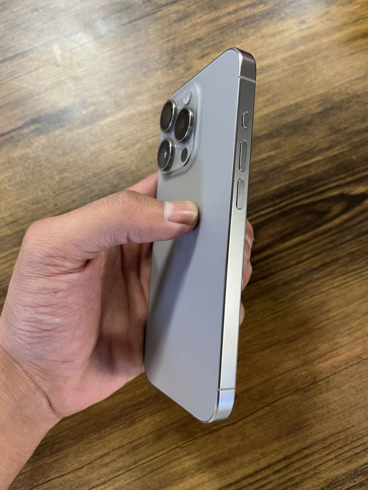 iPhone 15 pro продам в отличном состоянии, коробка есть