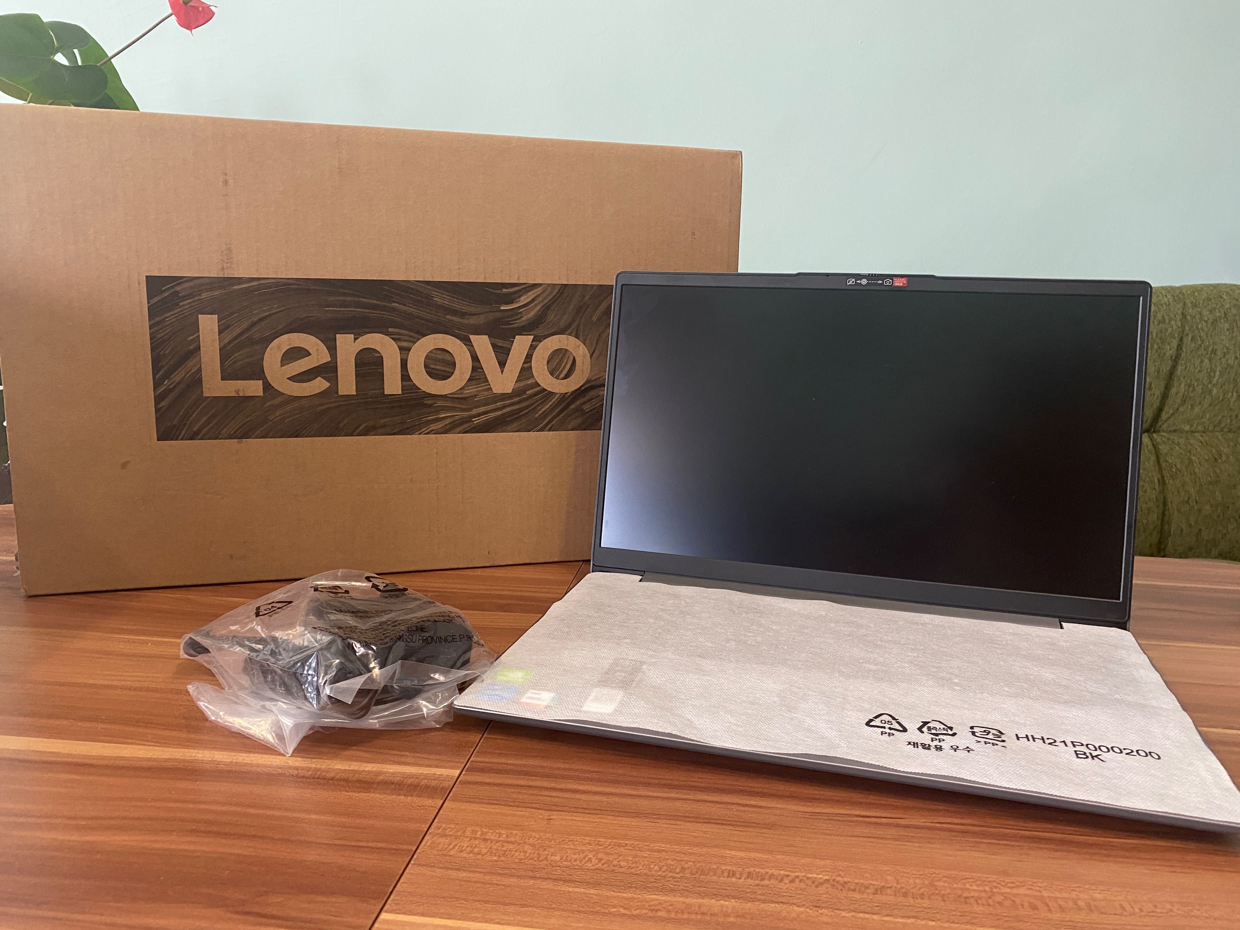 Лаптоп Lenovo IdeaPad 3, 15.6", i5 (4 ядрен), NVIDIA GeForce MX350