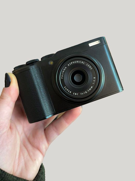 Fujifilm Finepix XF10 Aparat Foto Compact APS-C 24.2 MP Negru