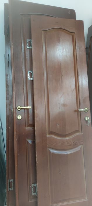 Продам двери в хорошем состоянии