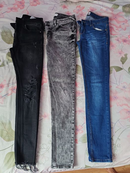 Vând blugi skinny