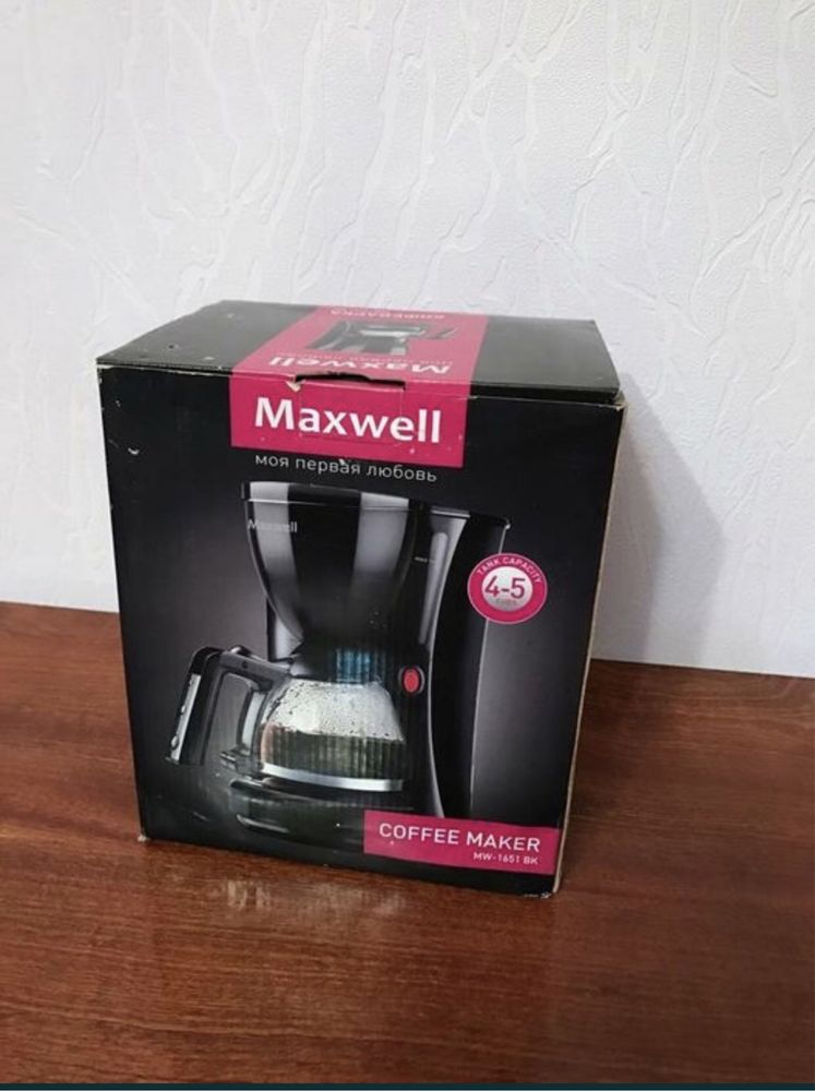 Кофеварка Maxvell MW-1651BK новая.