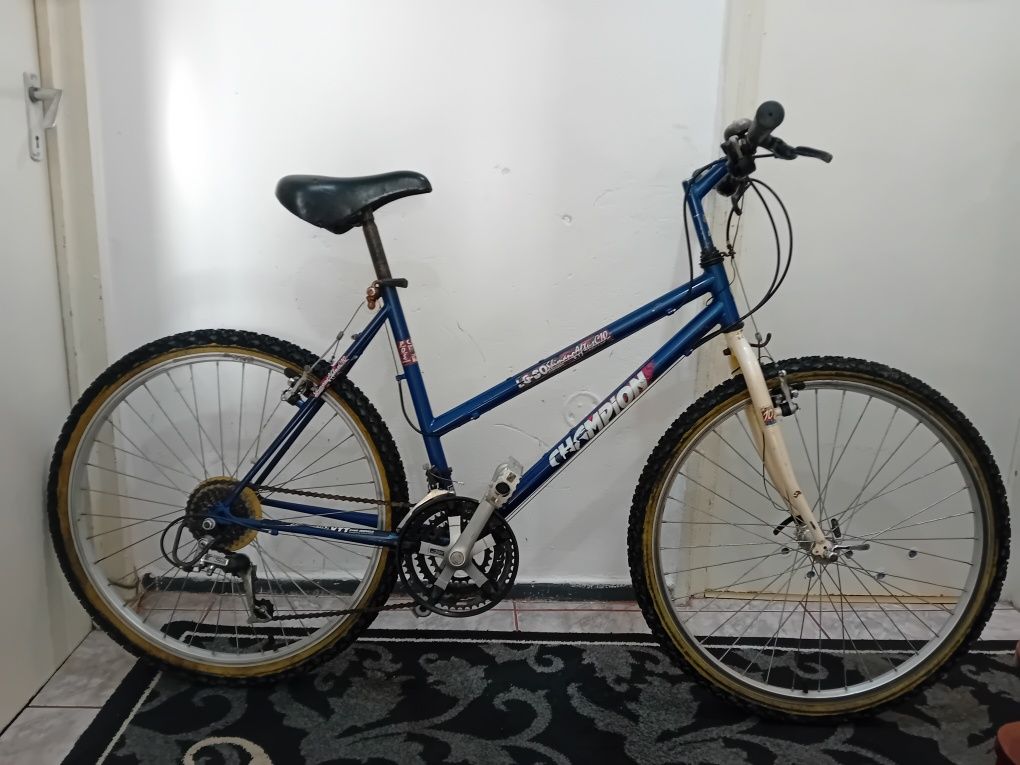 Vând bicicleta adulți roti pe 26