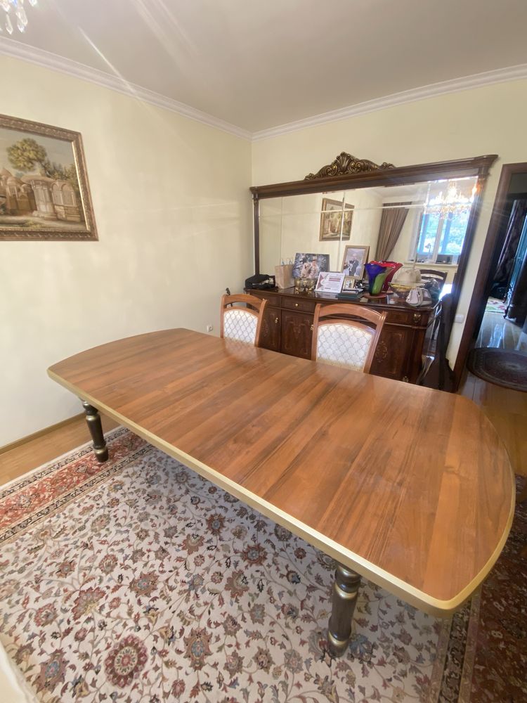 Продам стол и стулья в хорошем состоянии