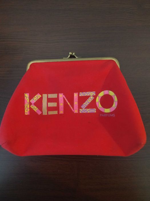 Продавам оригинална чантичка/несисер/за съхранение KENZO