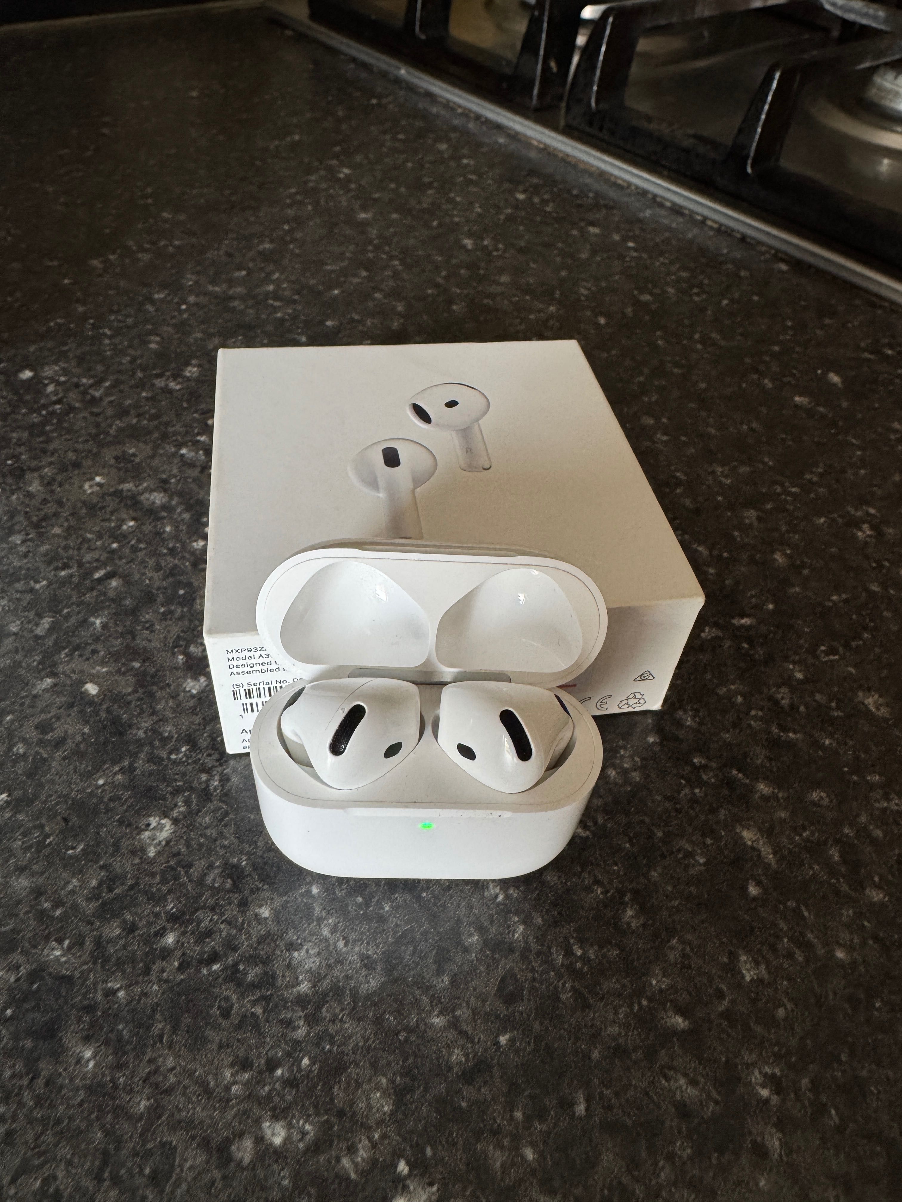 AirPods 4 версия
