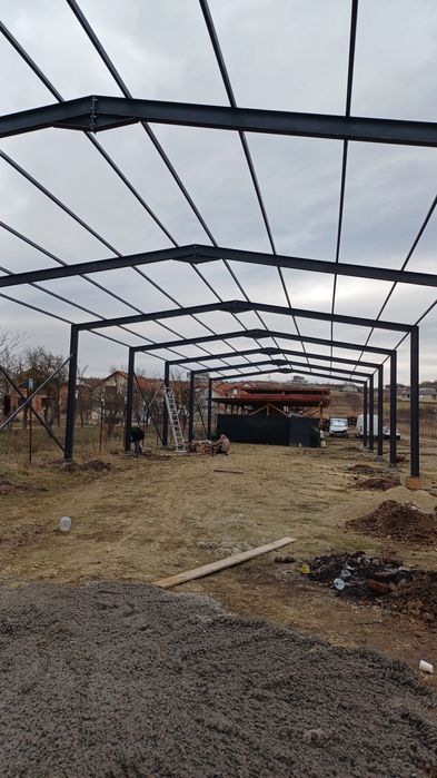 Vand hale metalice avem pe stoc asiguram transport si montaj rog serio