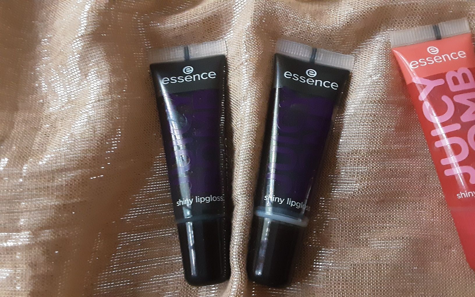 Лот гланцове за устни 17бр.=20лв  ESSENCE JUICY BOMB