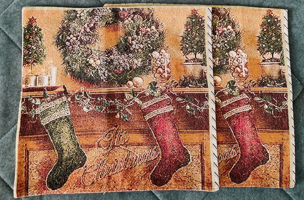 Продаются две новогодние наволочки из гобелена.