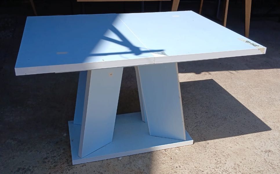 rattan masa de living extensibila , alba , cu folie  , design modern