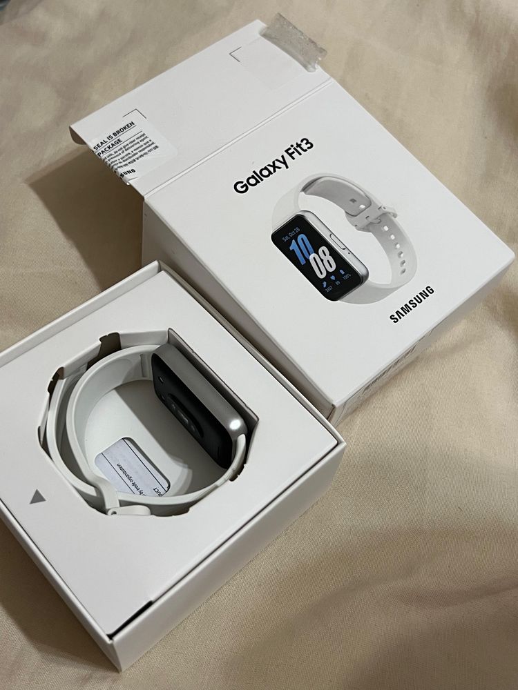 Продаю часы Galaxy Fit3 новые