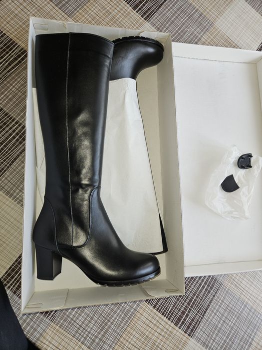 Продам новые зимние сапоги фирмы samhat