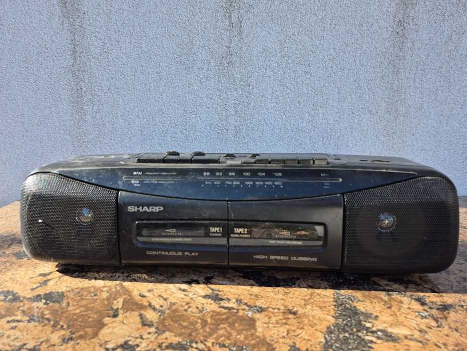 Radio Casetofon marca Sharp , model WQ-284H