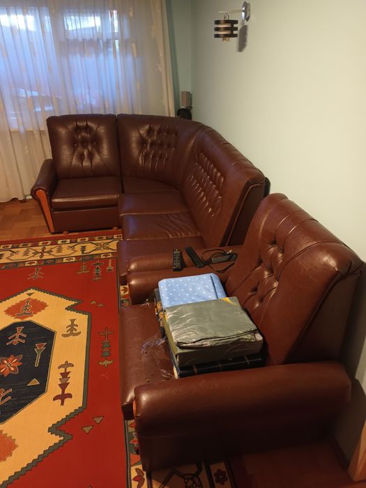 Coltar/Canapea + fotoliu, sunt din piele, ambele sunt extensibile