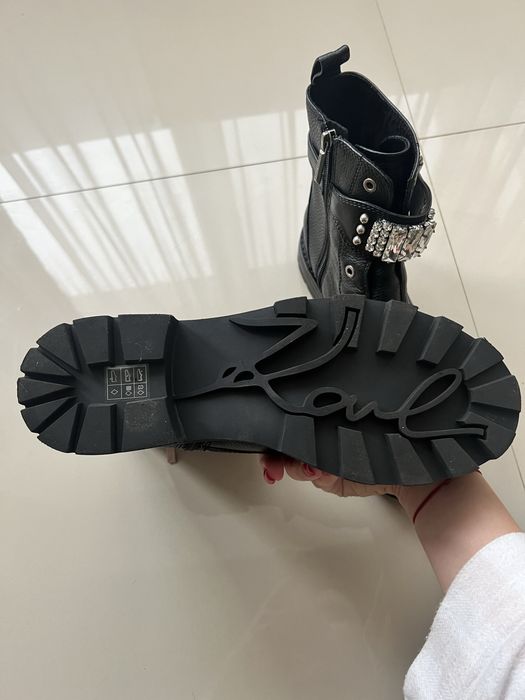 Bocanci Karl Lagerfiel noi