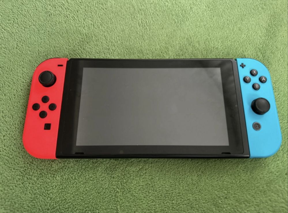 Nintendo Switch + doua jocuri gratis