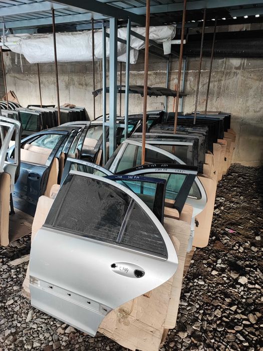 Врати - врата  от седан и комби предни и задни за Мерцедес