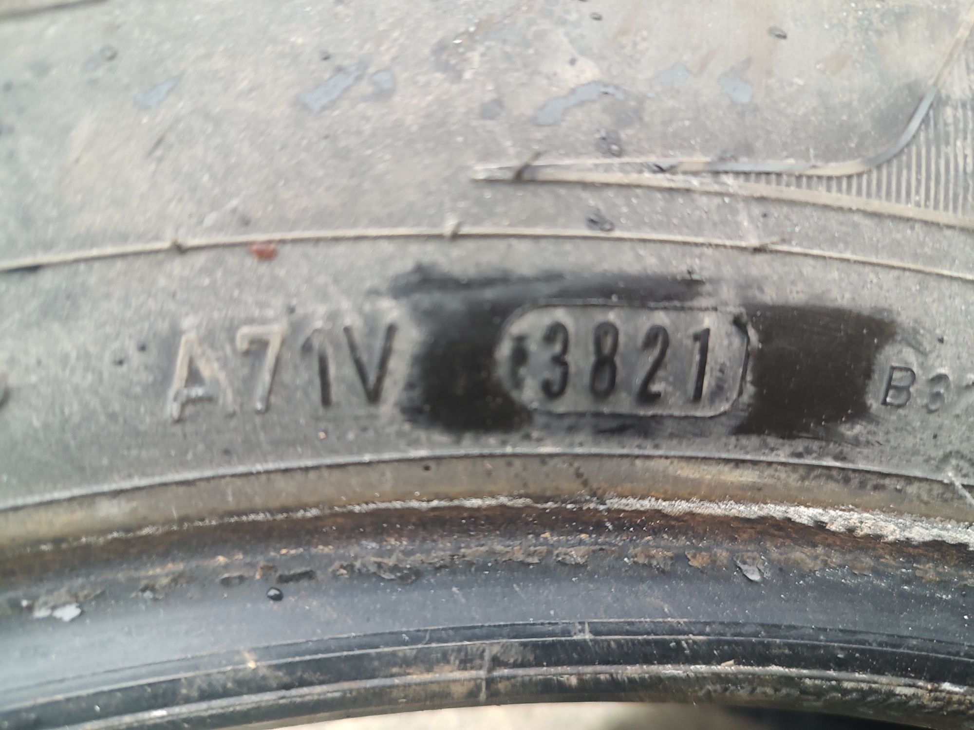 Dunlop 215/60/17C - DOT 3821