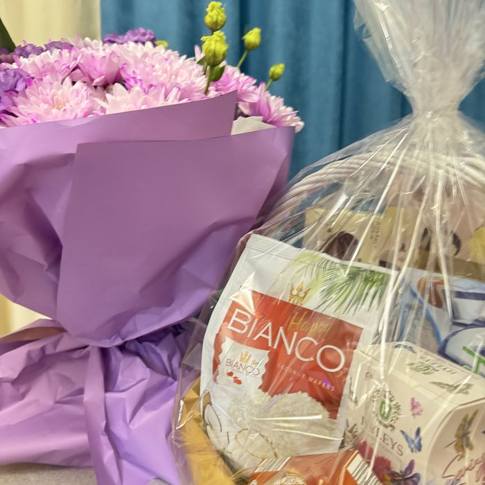 Продам букеты за 8000 тысяч свежие!!!