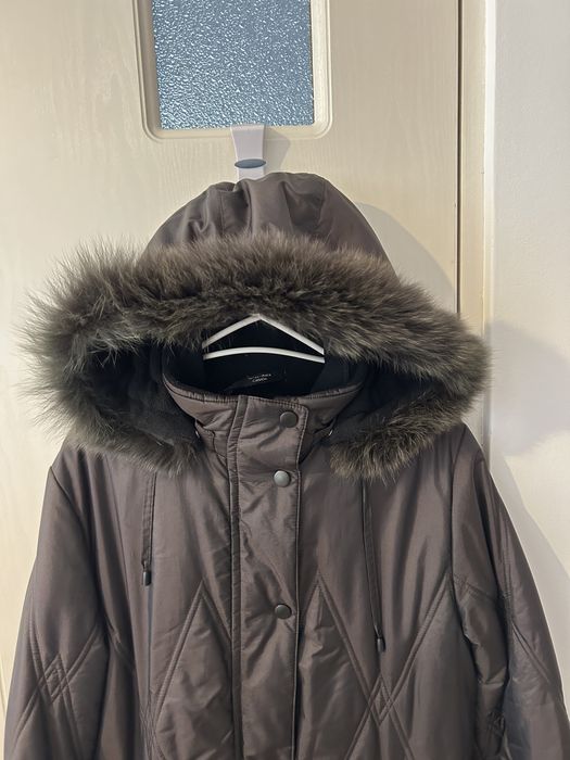 Manteau de iarna marime 44 cu gluga si blana naturala