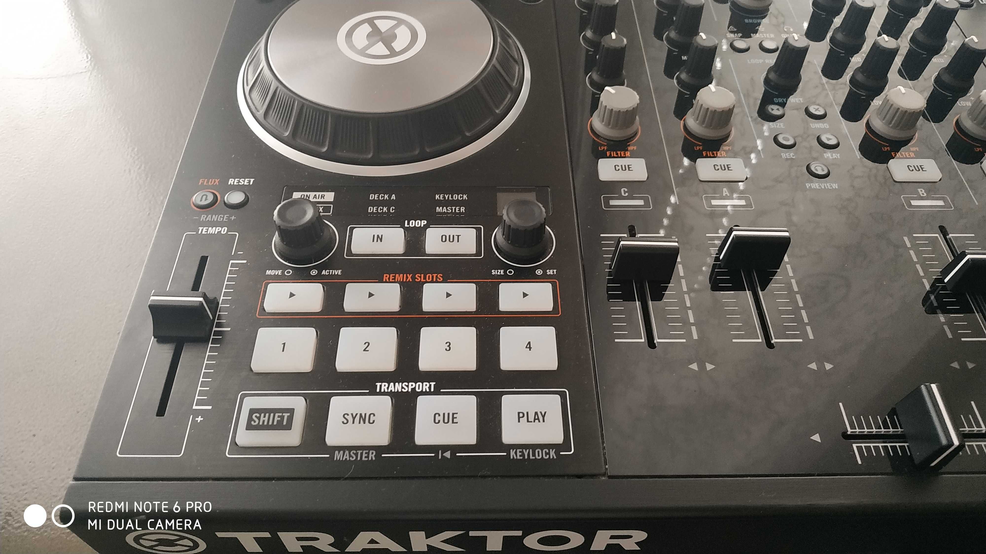 Traktor Kontrol S4 MK2 - DJ Контролер