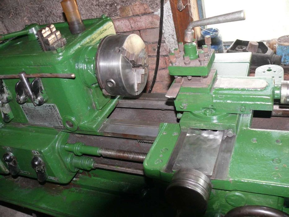 Продавам  струг C8, работещ